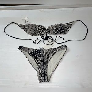 H&M swim set in black and white print. Top is size 6, Bottom is size 4